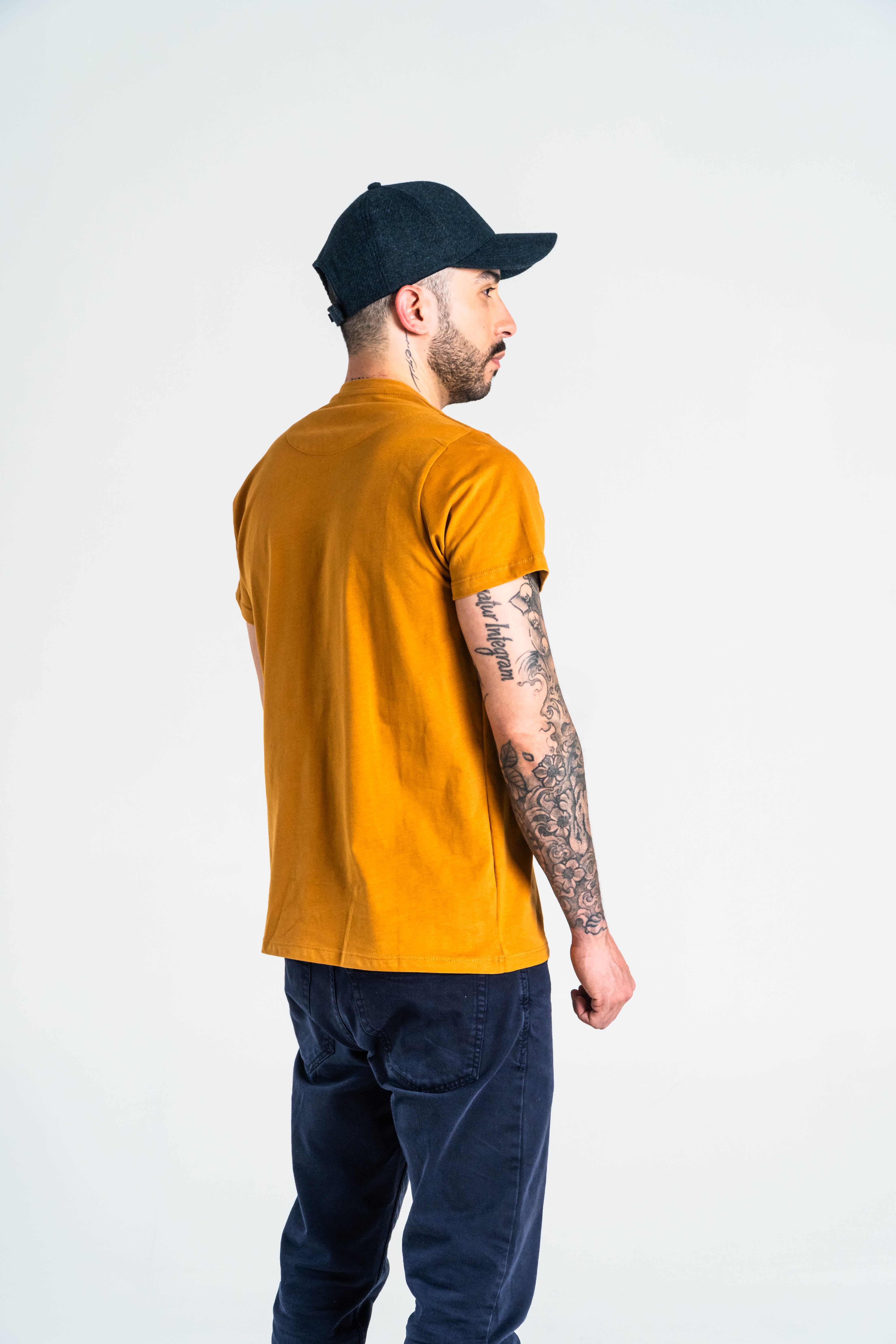 CAMISETA BÁSICA ALGODÓN MOSTAZA_04079