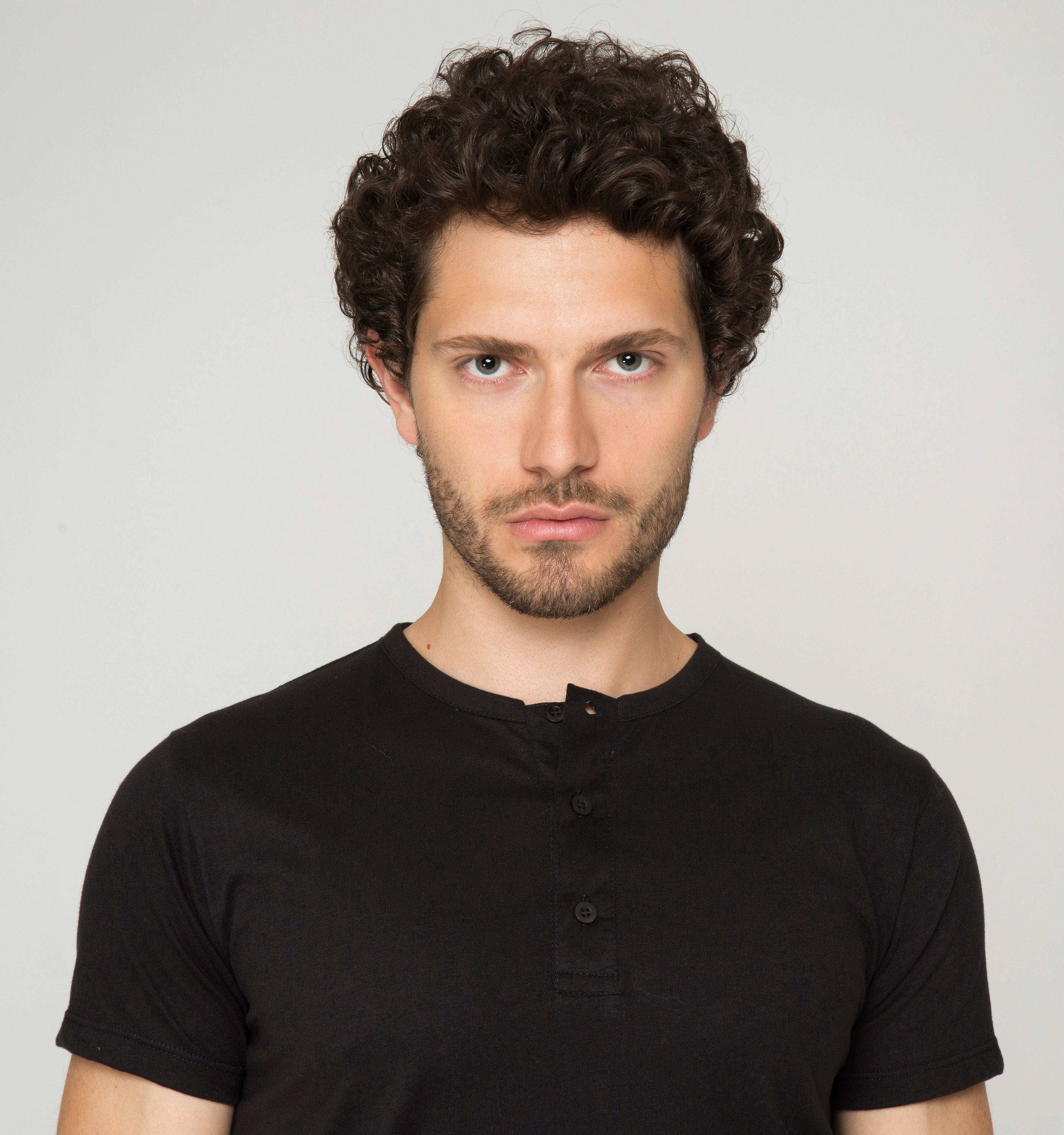 CAMISETA HENLEY ALGODÓN NEGRO_04112