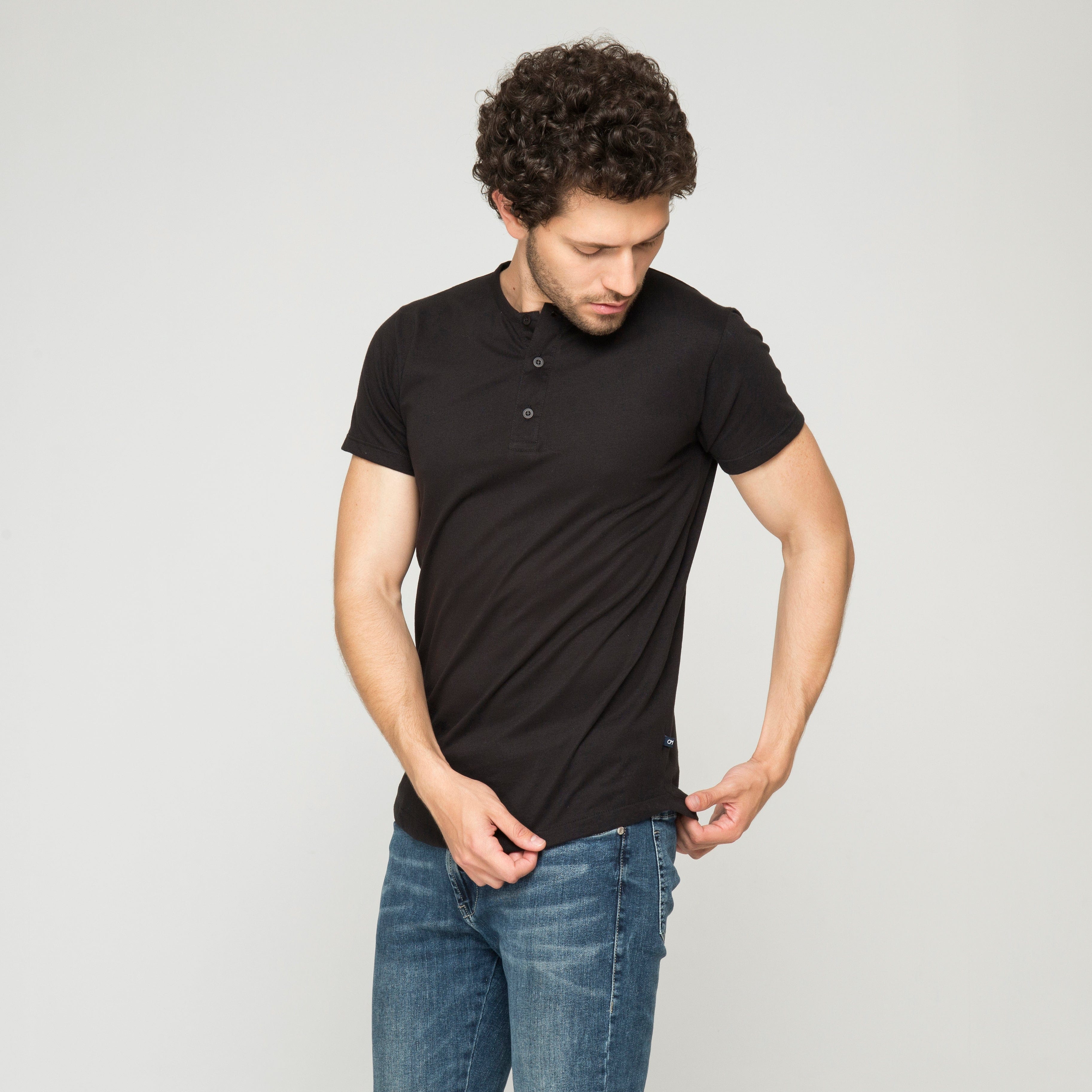 CAMISETA HENLEY ALGODÓN NEGRO_04112