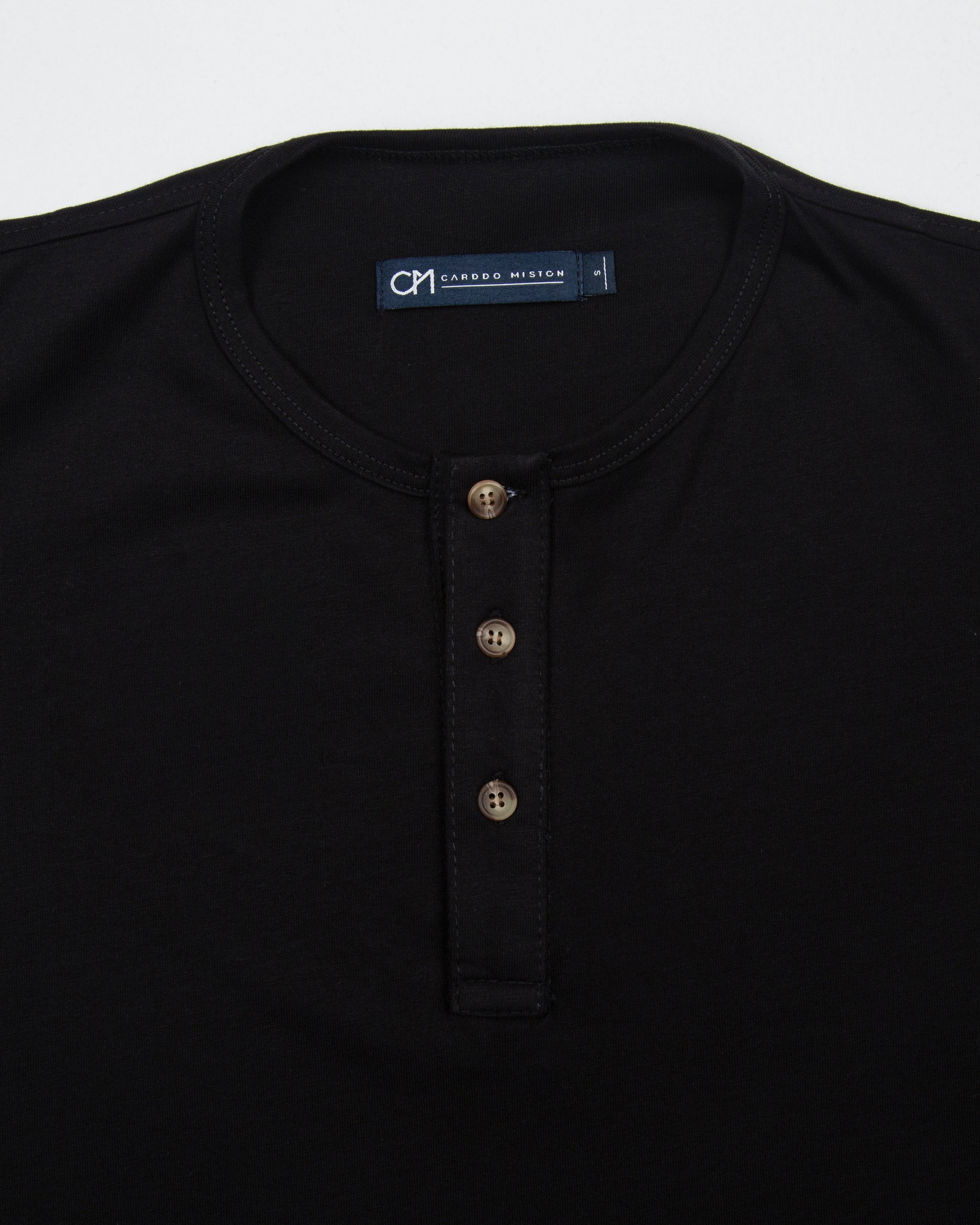 CAMISETA HENLEY ALGODÓN NEGRO_04112